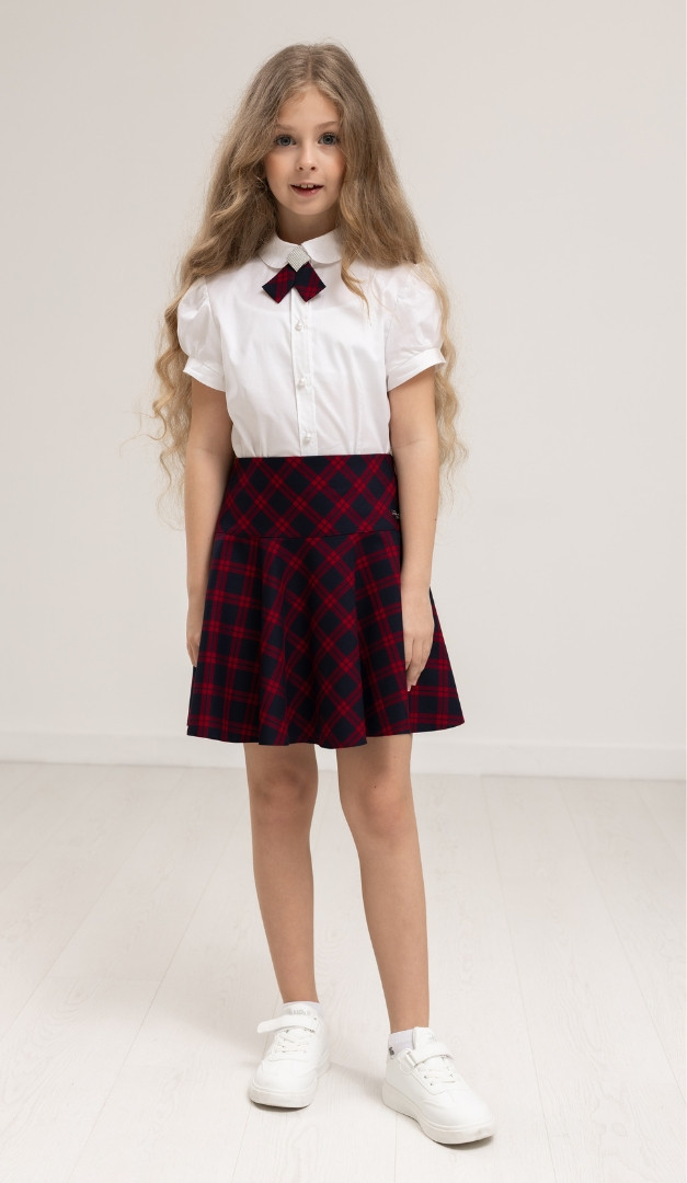 Фото belaa-bluzka-dla-devocki-s-broskoj-1 товару Біла блузка для дівчинки з брошкою0