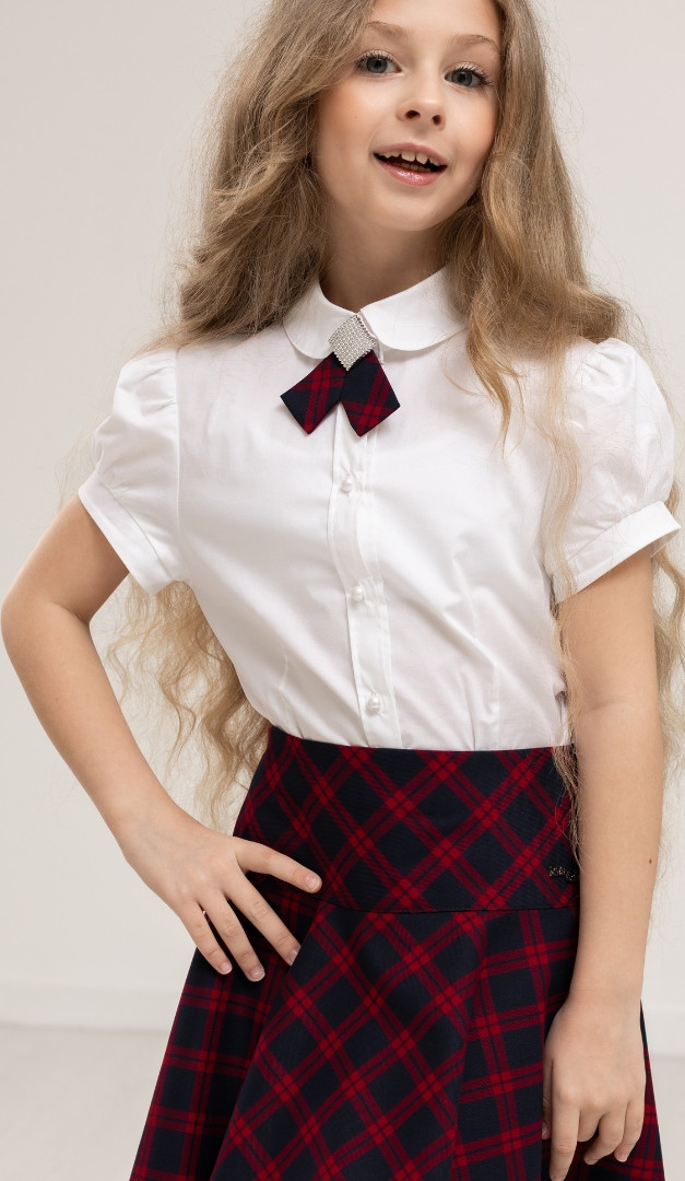 Фото belaa-bluzka-dla-devocki-s-broskoj-3 товару Біла блузка для дівчинки з брошкою0