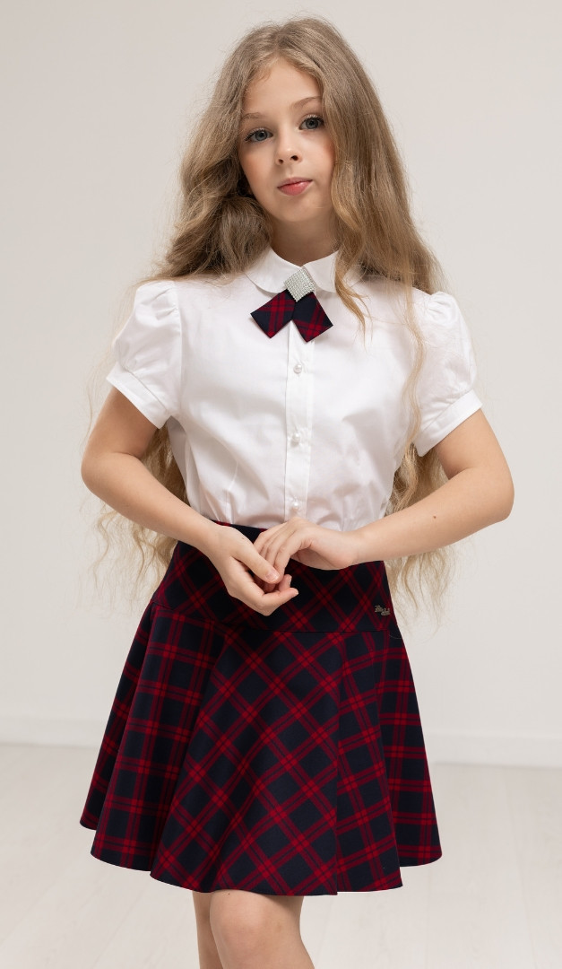 Фото belaa-bluzka-dla-devocki-s-broskoj-4 товару Біла блузка для дівчинки з брошкою0