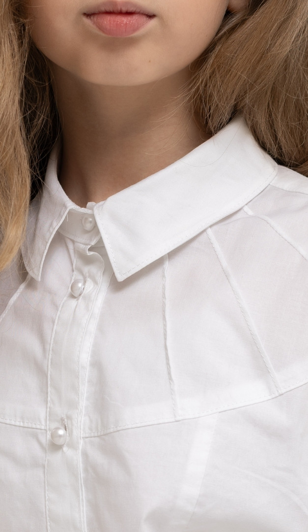 Фото belaa-bluzka-dla-devocki-s-dekorirovanoj-koketkoj-3 товару Біла блузка для дівчинки з декорованою кокеткою0