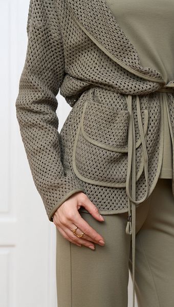 Фото bluza-zenskaa-iz-hlopka-olivkovaa-04 товару Блуза жіноча з бавовни оливкова0 Фото bluza-zenskaa-iz-hlopka-olivkovaa-04 товару Блуза жіноча з бавовни оливкова0