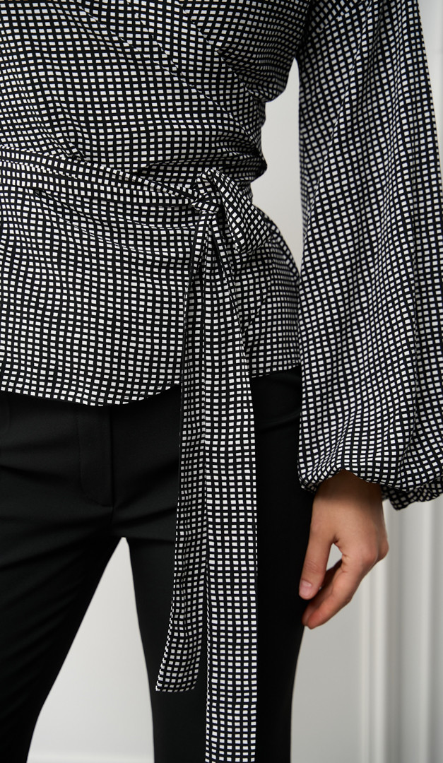 Фото bluzka-na-zapah-s-obemnymi-rukavami-5 товара Блузка на запах с обьёмными рукавами0