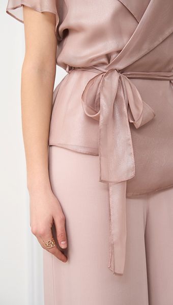 Фото bluzka-prozracnaa-na-zapah-pudrovaa-04 товара Блуза на запах прозрачная пудровая0 Фото bluzka-prozracnaa-na-zapah-pudrovaa-04 товара Блуза на запах прозрачная пудровая0