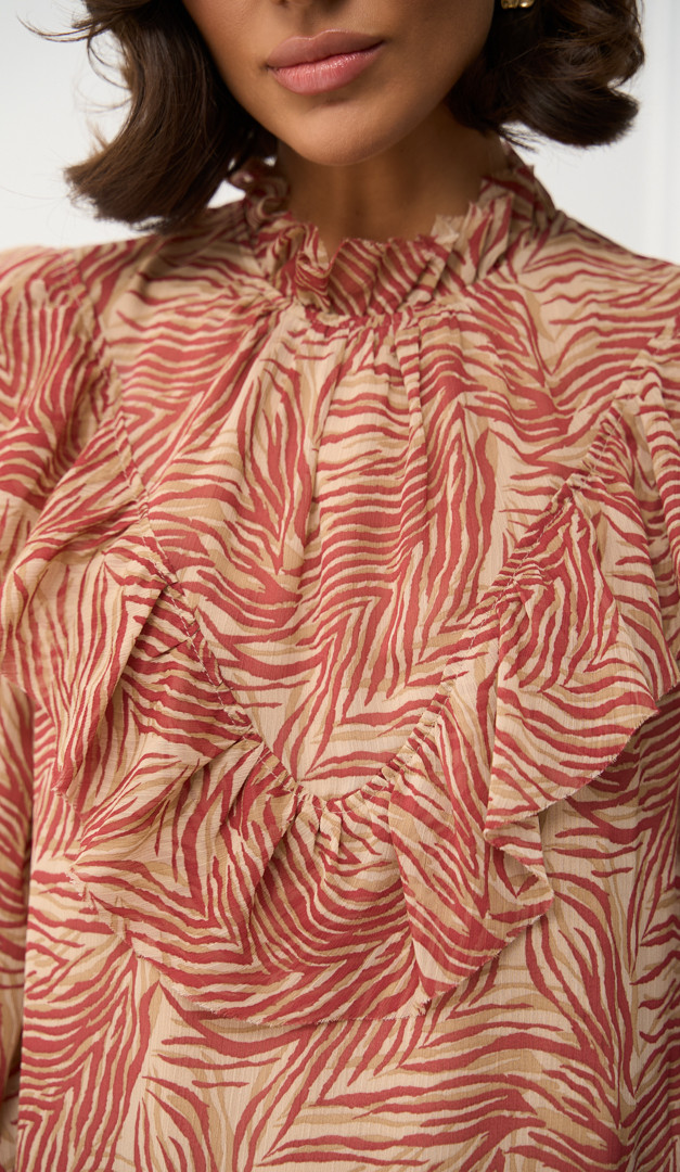 Фото bluzka-sifonovaa-v-animalisticeskij-print-4 товара Блузка шифоновая в анималистический принт0