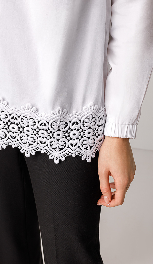 Фото bluzka-zenskaa-s-kruzevom-belaa-05 товара Блузка женская с кружевом белая0