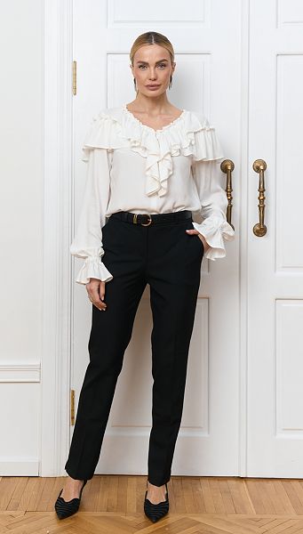 Фото bluzka-zenskaa-s-rusami-belaa-01 товару Блуза жіноча з рюшами біла Фото bluzka-zenskaa-s-rusami-belaa-01 товару Блуза жіноча з рюшами біла