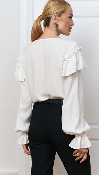 Фото bluzka-zenskaa-s-rusami-belaa-03 товару Блуза жіноча з рюшами біла0 Фото bluzka-zenskaa-s-rusami-belaa-03 товару Блуза жіноча з рюшами біла0