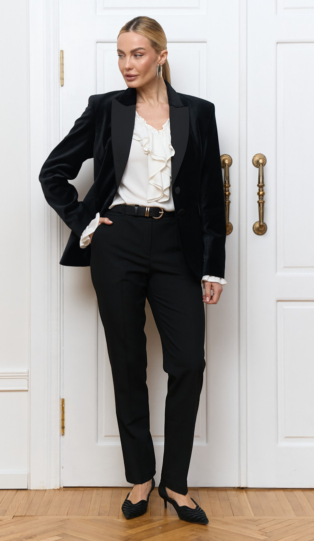 Фото bluzka-zenskaa-s-rusami-belaa-04 товару Блуза жіноча з рюшами біла0