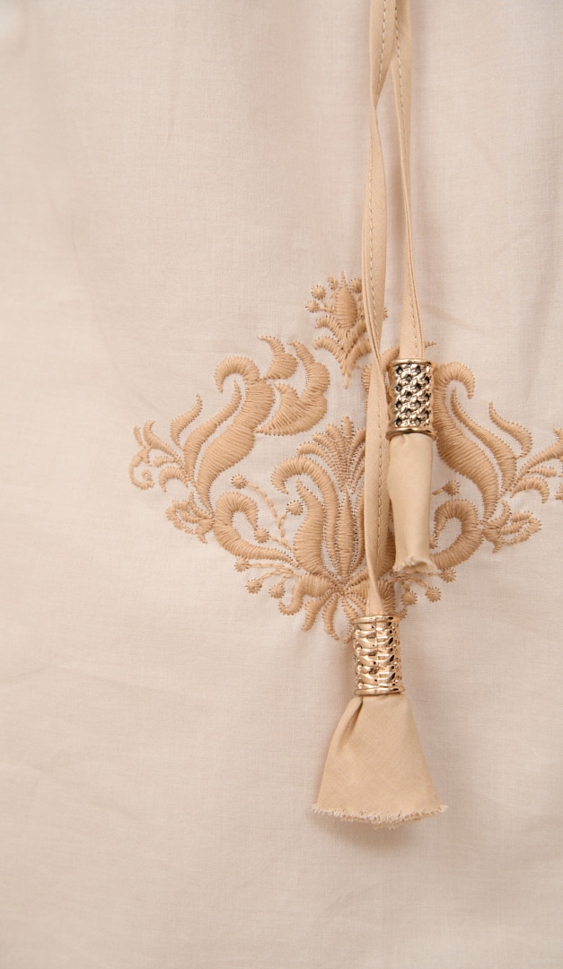 Фото bluzka-zenskaa-svobodnogo-kroa-s-vysivkoj-slivocnaa-06 товара Блузка женская свободного кроя с вышивкой сливочная0