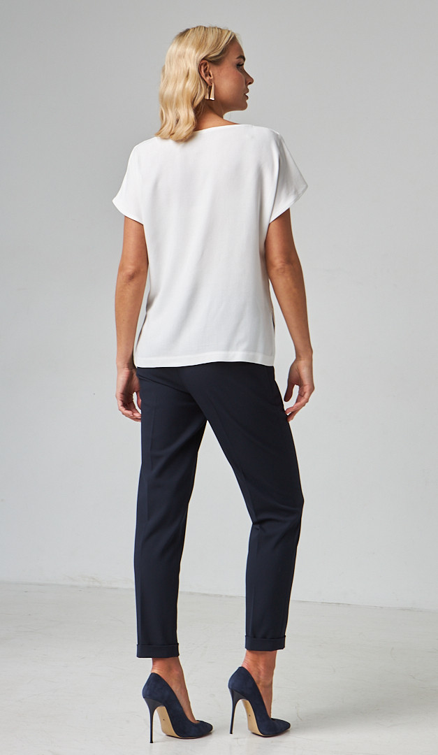 Фото bluzon-bazovyj-iz-viskozy-molocnyj-04 товара Блузон базовый из вискозы молочный0