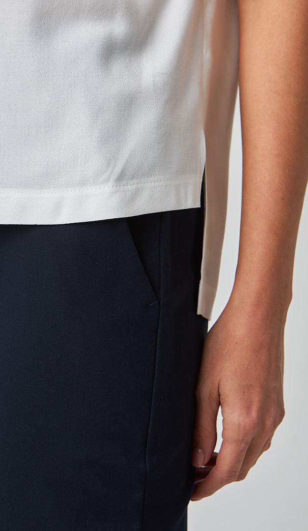 Фото bluzon-bazovyj-iz-viskozy-molocnyj-07 товара Блузон базовый из вискозы молочный0