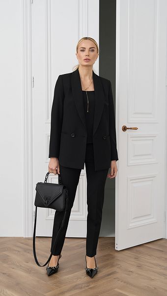 Фото bruki-bazovye-s-karmanami-cernye-04 товара Брюки базовые с карманами черные0 Фото bruki-bazovye-s-karmanami-cernye-04 товара Брюки базовые с карманами черные0