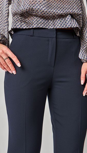 Фото bruki-bazovye-s-karmanami-sinie-03 товару Штани базові з кишенями сині0 Фото bruki-bazovye-s-karmanami-sinie-03 товару Штани базові з кишенями сині0