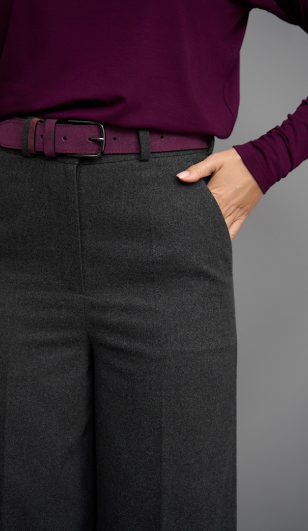 Фото bruki-pramye-iz-sersti-serye-03 товару Штани прямі з вовни сірі0