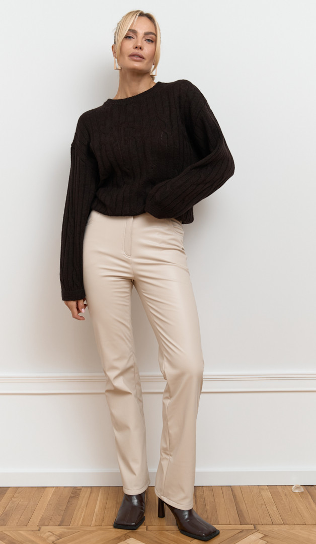 Фото bruki-zenskie-iz-ekokozi-molocnye-1 товара Брюки женские из экокожи молочные