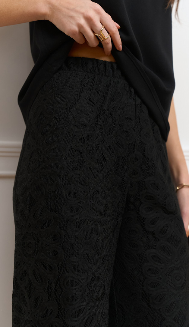 Фото bruki-zenskie-iz-kruzeva-cernye-02 товару Штани жіночі з мережива чорні0