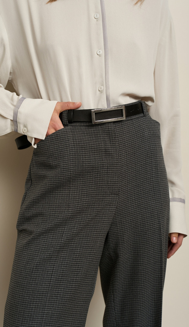 Фото bruki-zenskie-kles-cernyj-melanz-04 товару Штани жіночі кльош чорний меланж0