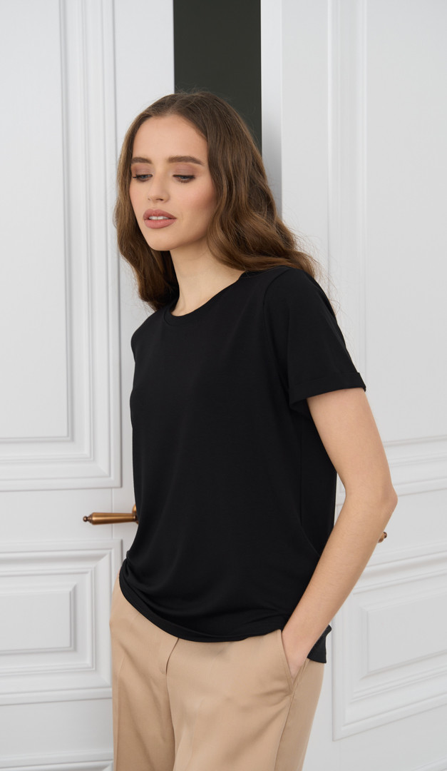 Фото futbolka-zenskaa-bazovaa-cernaa-04 товара Футболка женская базовая черная0