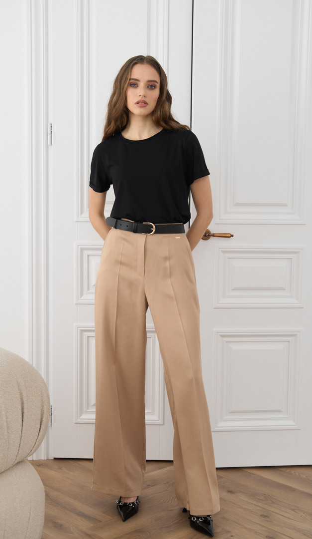 Фото futbolka-zenskaa-bazovaa-cernaa-05 товара Футболка женская базовая черная0