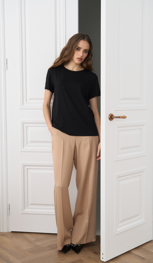 Фото futbolka-zenskaa-bazovaa-cernaa-07 товара Футболка женская базовая черная0