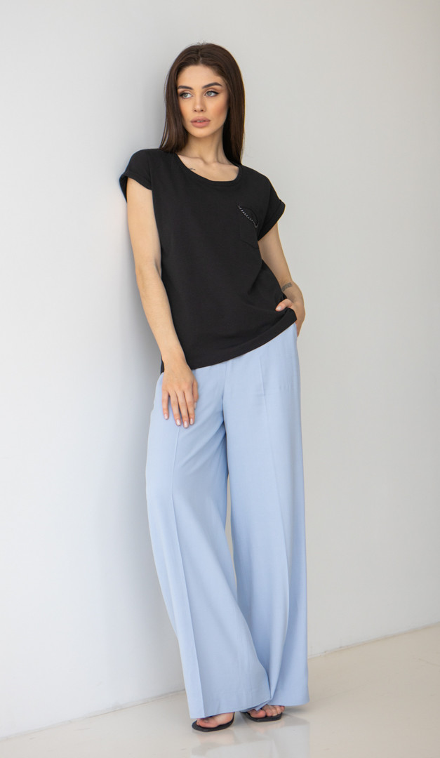 Фото futbolka-zenskaa-cernaa-oversajz-s-cepockoj-02 товару Футболка жіноча чорна оверсайз з ланцюжком0