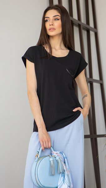 Фото futbolka-zenskaa-cernaa-oversajz-s-cepockoj-03 товару Футболка жіноча чорна оверсайз з ланцюжком0 Фото futbolka-zenskaa-cernaa-oversajz-s-cepockoj-03 товару Футболка жіноча чорна оверсайз з ланцюжком0