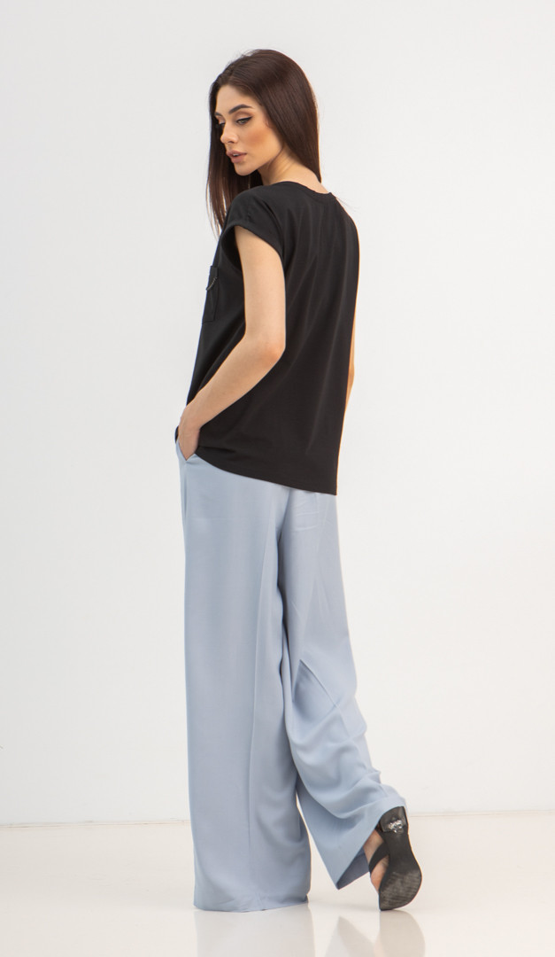 Фото futbolka-zenskaa-cernaa-oversajz-s-cepockoj-04 товару Футболка жіноча чорна оверсайз з ланцюжком0