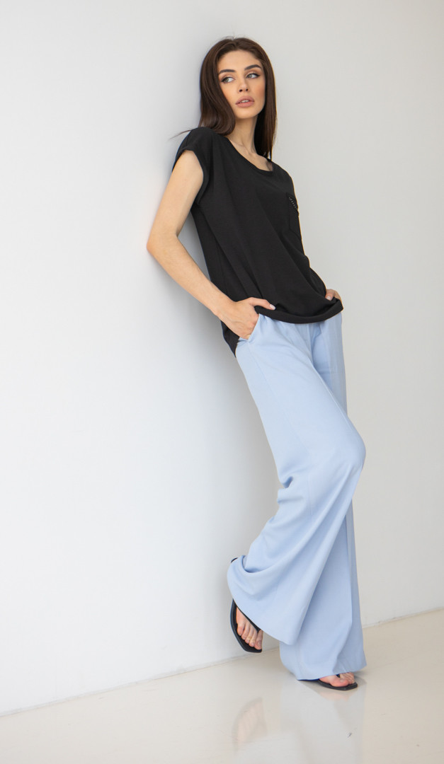 Фото futbolka-zenskaa-cernaa-oversajz-s-cepockoj-07 товару Футболка жіноча чорна оверсайз з ланцюжком0