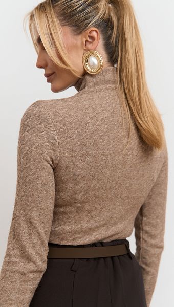 Фото golf-klassiceskij-karamelnyj-6 товару Гольф класичний карамельний0 Фото golf-klassiceskij-karamelnyj-6 товару Гольф класичний карамельний0