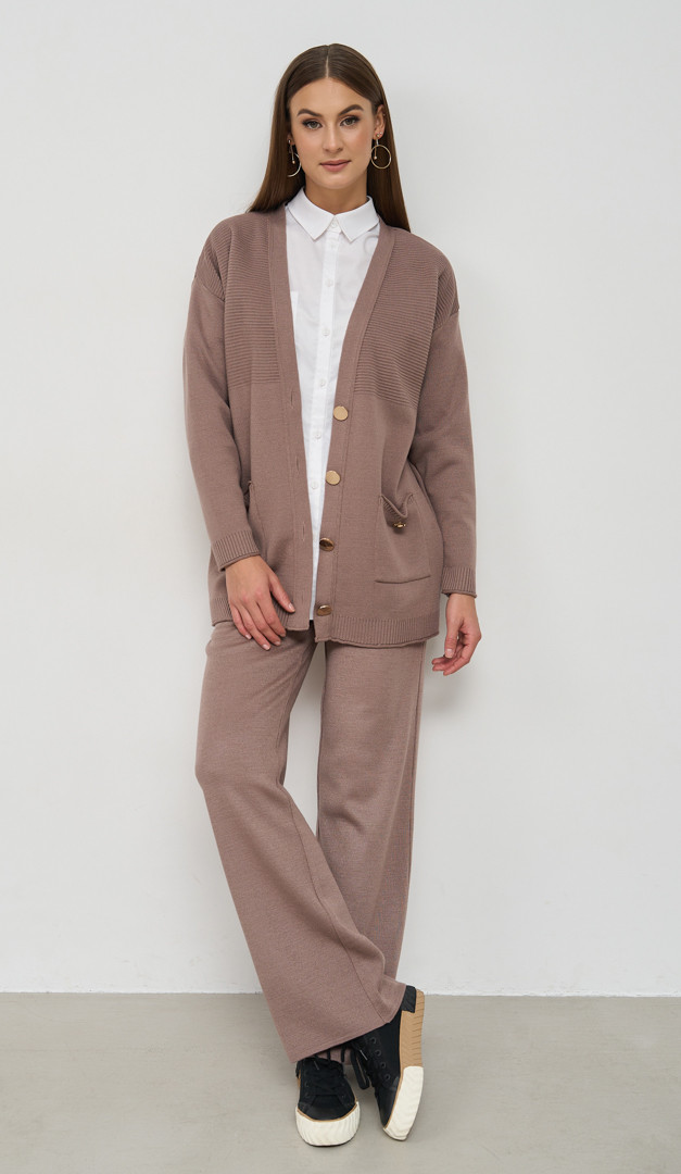 Фото kostum-trikotaznyj-iz-sersti-mokko-01 товару Костюм трикотажний з вовни мокко