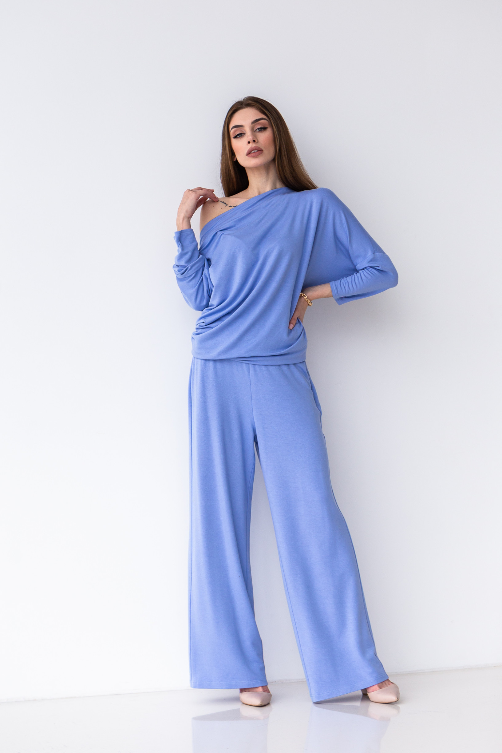 Фото lavandovye-trikotaznye-sirokie-bruki-01 товару Лавандові трикотажні широкі брюки0