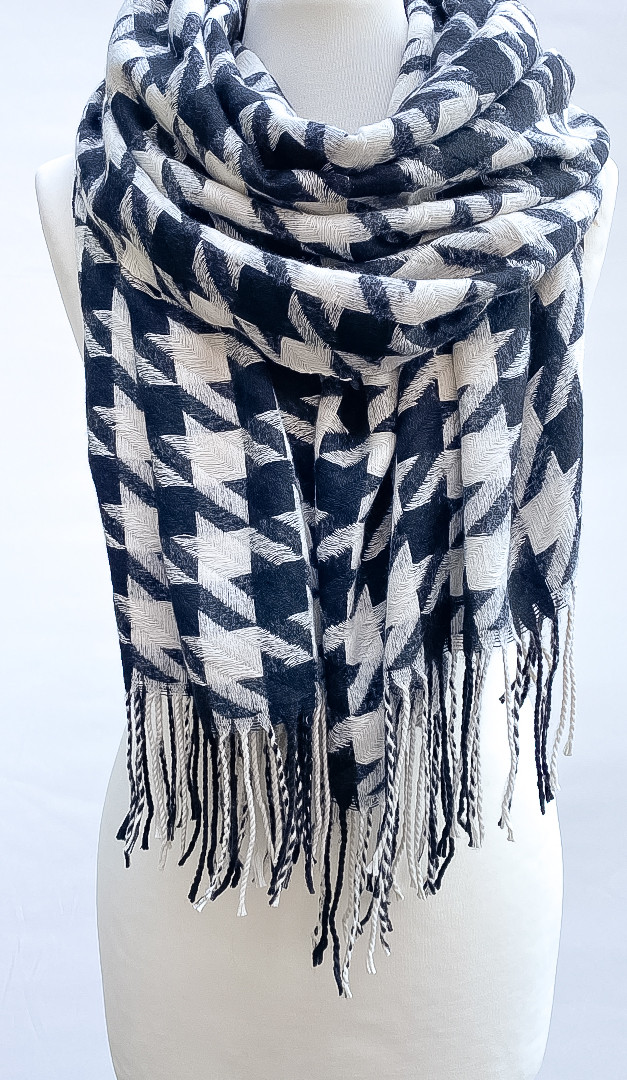 Фото palantin-zakkard-molocno-cernyj-01 товара Палантин жаккард молочно-черный