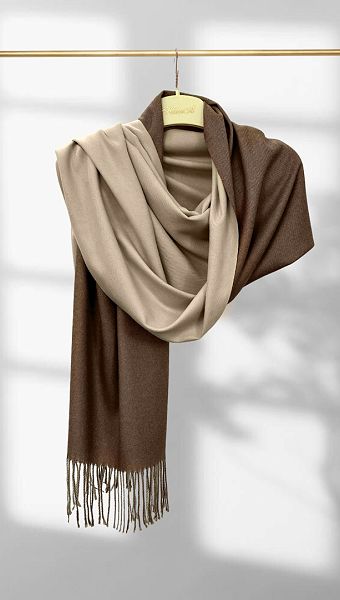 Фото palantin-zenskij-dvuhstoronnij-bezevo-karamelnyj-02 товару Палантин жіночий двосторонній бежево - карамельний Фото palantin-zenskij-dvuhstoronnij-bezevo-karamelnyj-02 товару Палантин жіночий двосторонній бежево - карамельний