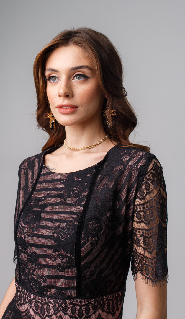 Фото plate-maksi-iz-kruzeva-cernoe-03 товара Платье макси из кружева черное0