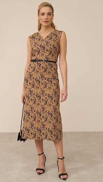 Фото plate-midi-v-cvetocnyj-print-karamelnoe-01 товару Сукня міді в квітковий принт карамельна Фото plate-midi-v-cvetocnyj-print-karamelnoe-01 товару Сукня міді в квітковий принт карамельна