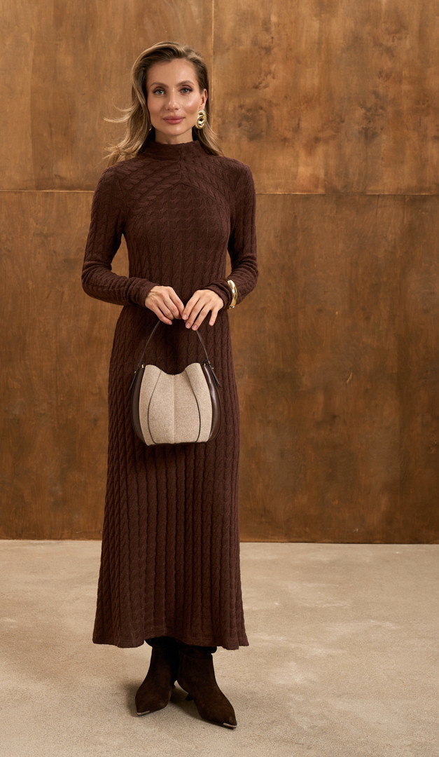 Фото plate-trikotaznoe-s-kosami-sokoladnoe-01 товару Сукня трикотажна з косами шоколадна 