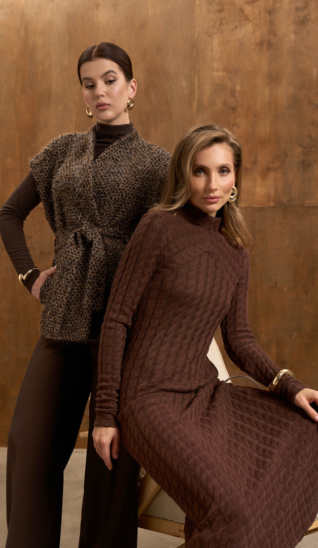 Фото plate-trikotaznoe-s-kosami-sokoladnoe-05 товару Сукня трикотажна з косами шоколадна 0