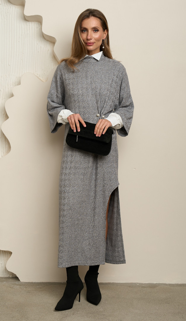 Фото plate-trikotaznoe-s-razrezom-seroe-1 товару Сукня трикотажна з розрізом сіра