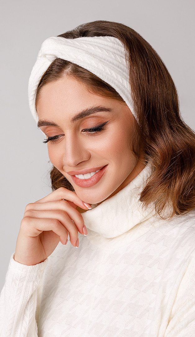 Фото povazka-calma-molocnaa-v-rubcik-01 товару Повязка чалма молочна в рубчик