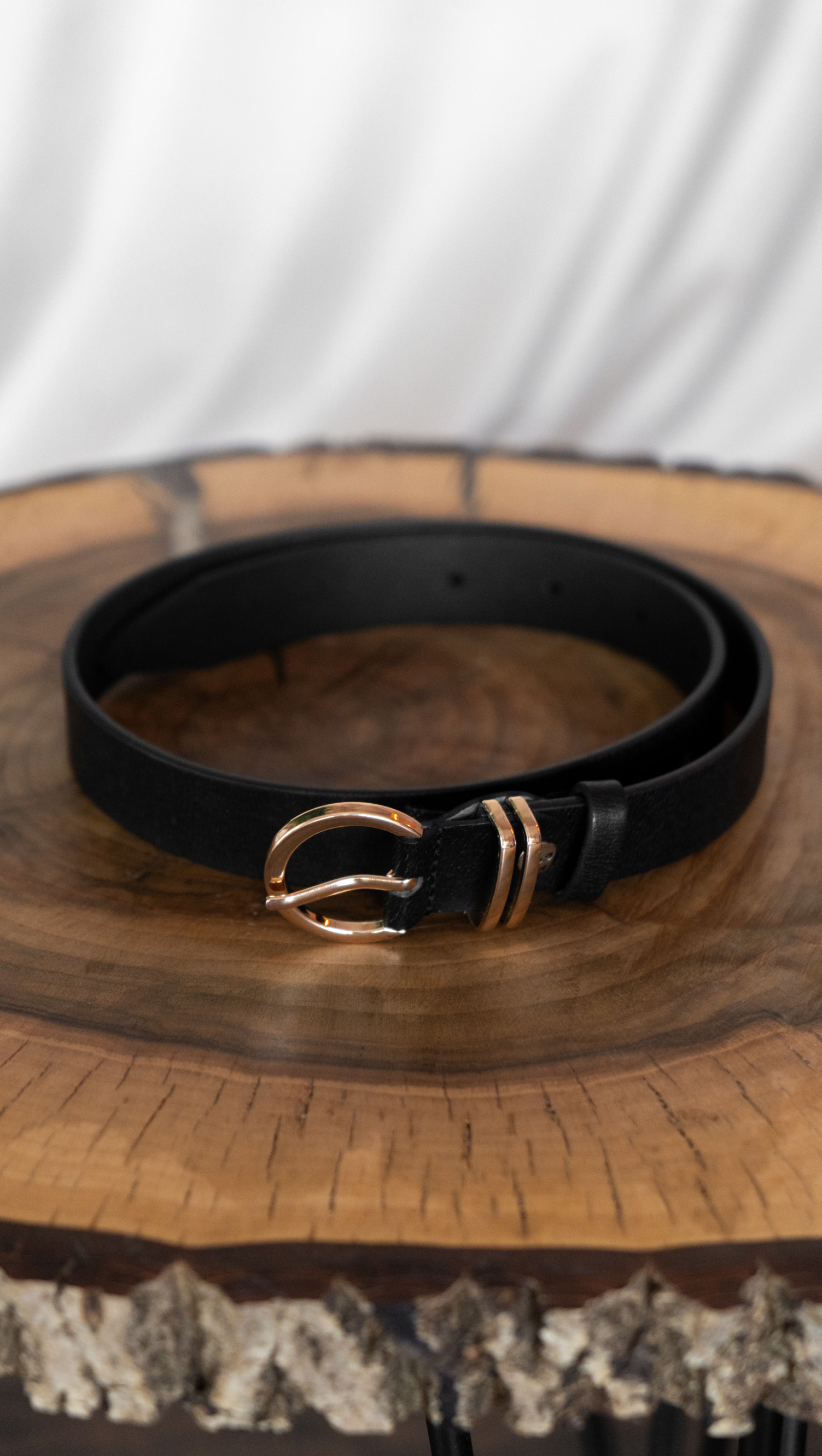 Фото remen-cernyj-krugloe-zoloto-28mm-03 товара Ремень чёрный круглое золото 28мм