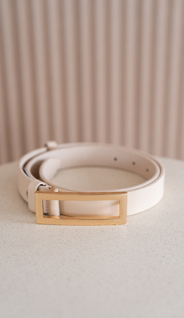 Фото remen-molocnyj-pramougolnyj-zoloto-gvozd-25mm-01 товара Ремень молочный прямоугольный золото гвоздь 25мм