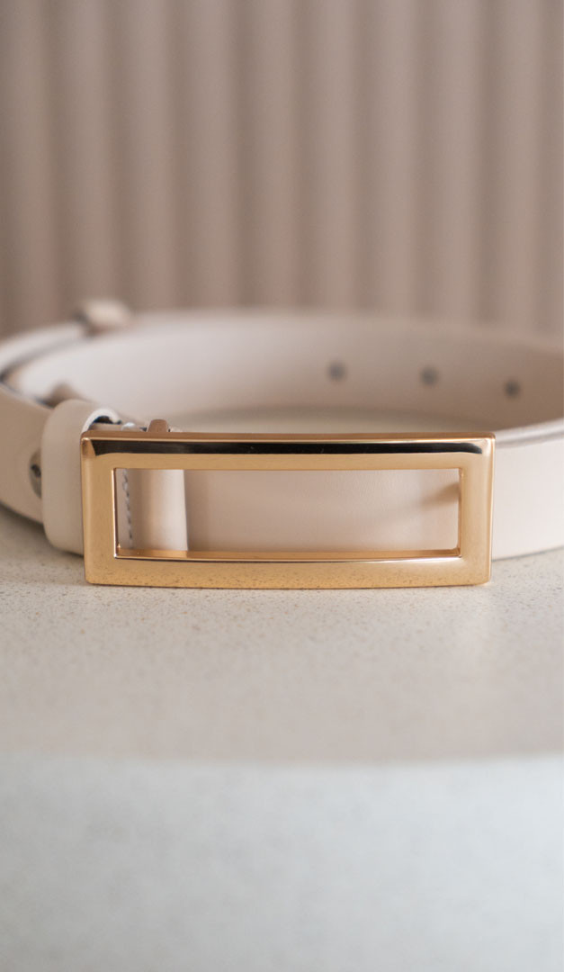 Фото remen-molocnyj-pramougolnyj-zoloto-gvozd-25mm-02---kopia товара Ремень молочный прямоугольный золото гвоздь 25мм