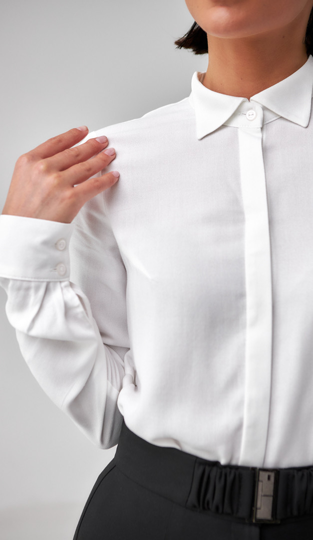 Фото rubaska-zenskaa-s-koketkoj-molocnaa-06 товара Рубашка женская с кокеткой молочная0