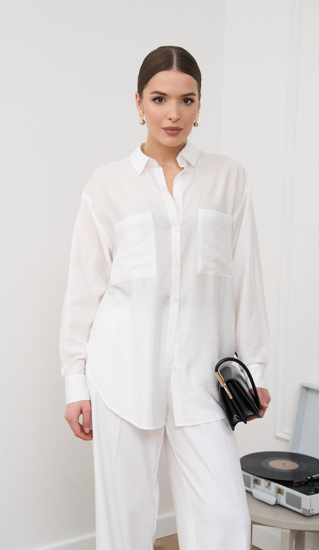 Фото rubaska-zenskaa-svobodnogo-kroa-s-karmanami-belaa-02 товара Рубашка женская свободного кроя с карманами белая0