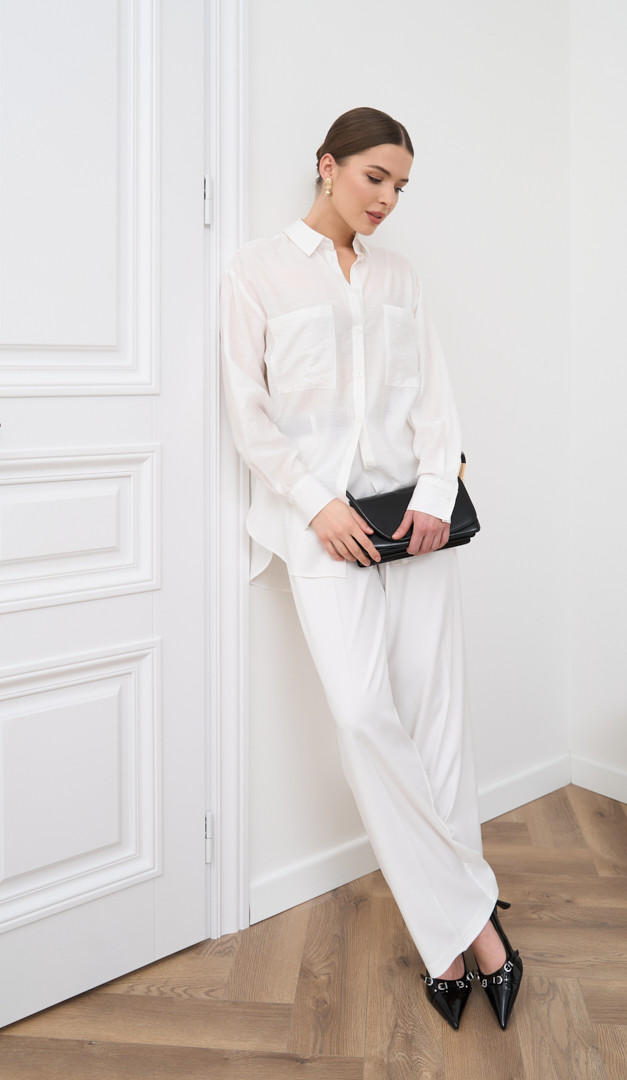 Фото rubaska-zenskaa-svobodnogo-kroa-s-karmanami-belaa-06 товара Рубашка женская свободного кроя с карманами белая0