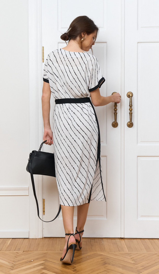 Фото sarafan-zenskij-belyj-v-cernuu-polosku-03 товару Сарафан жіночий білий в чорну смужку0