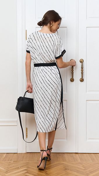 Фото sarafan-zenskij-belyj-v-cernuu-polosku-03 товару Сарафан жіночий білий в чорну смужку0 Фото sarafan-zenskij-belyj-v-cernuu-polosku-03 товару Сарафан жіночий білий в чорну смужку0