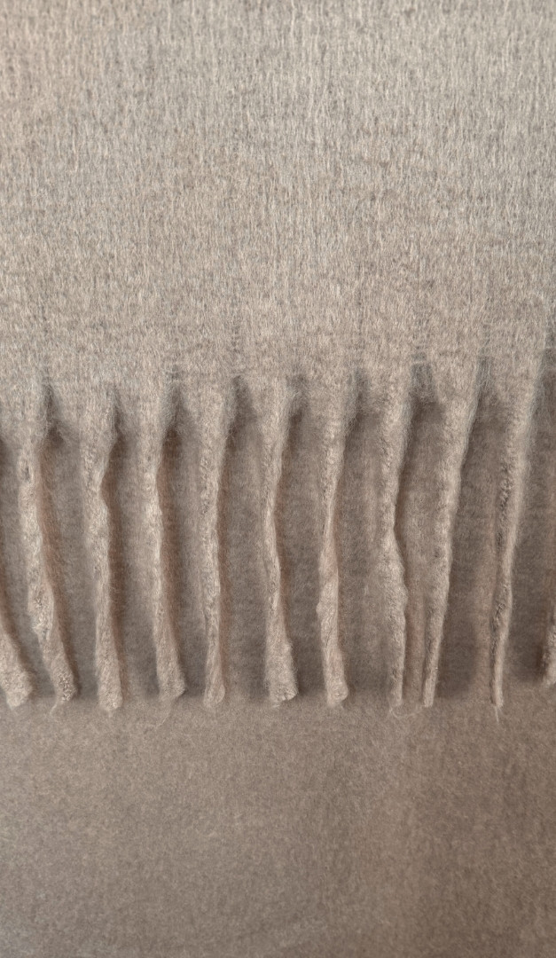 Фото sarf-s-dredami-kapucinovyj-02 товара Шарф с дредами капучиновый