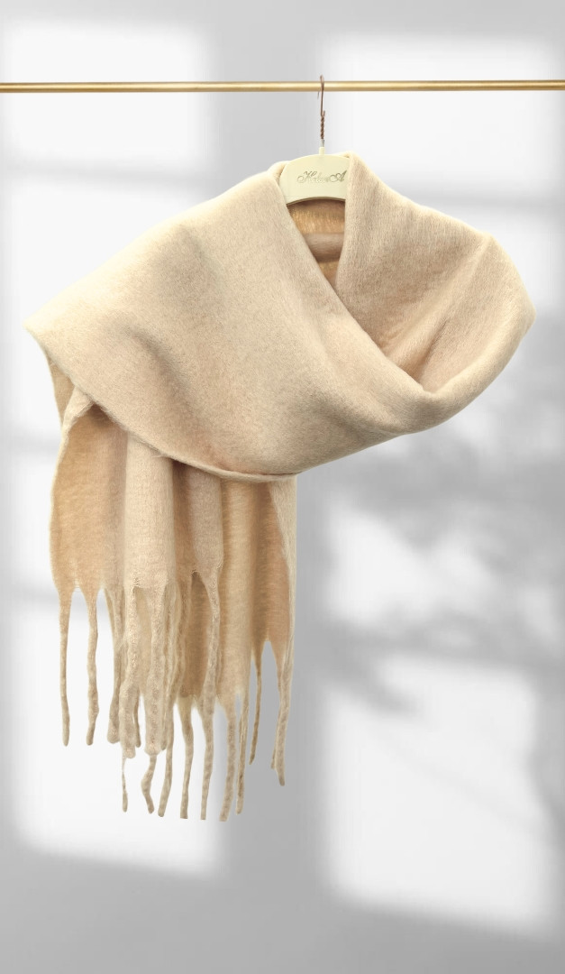 Фото sarf-s-dredami-karamelnyj-01 товара Шарф с дредами карамельный