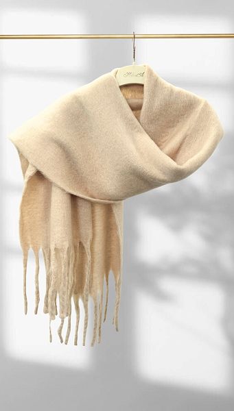 Фото sarf-s-dredami-karamelnyj-01 товара Шарф с дредами карамельный Фото sarf-s-dredami-karamelnyj-01 товара Шарф с дредами карамельный